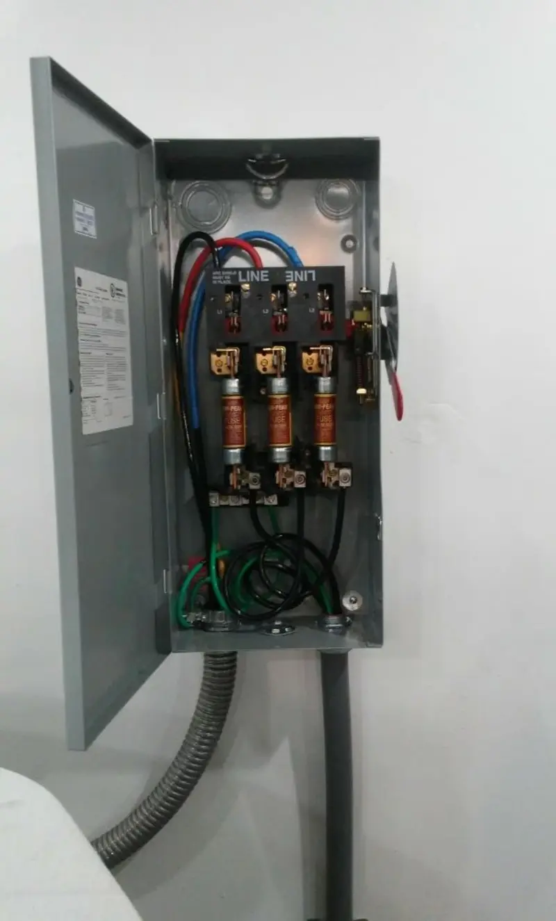 Three-phase disconnect switch installed for Smoke Detector Installation in Cecil